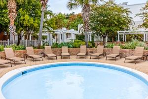 Baytowne Wharf studio with a kitchenette plus pool hot tub & fitness room