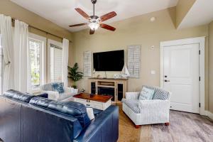 Ground-floor condo with patio central AC shared pool & tennis