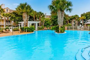 Comfy studio with kitchenette central AC pools hot tub & tennis