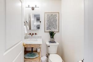 Gorgeous updated condo with balconies pool & great location near 30A