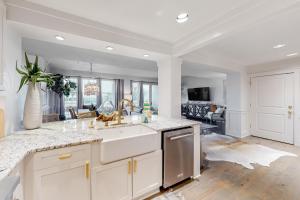 Gorgeous updated condo with balconies pool & great location near 30A