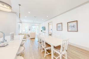 Second floor coastal condo with pool & hot tub access WiFi central AC and W&D