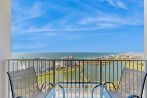 Well-equipped 22nd-floor condo with furnished balcony beach views shared pool