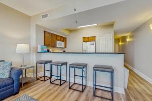 Well-equipped 22nd-floor condo with furnished balcony beach views shared pool