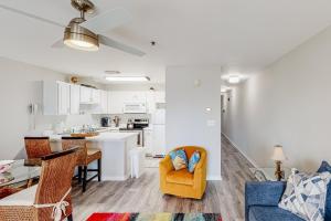 Updated condo with balcony central AC pools hot tub grills & beach access