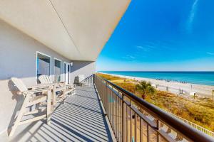 Open & airy third-floor condo with great ocean views - close to dining