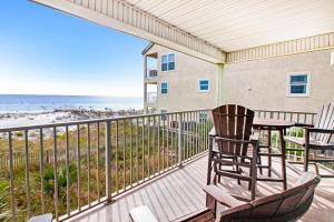 Oceanfront condo with pool access washer&dryer central AC and ocean view