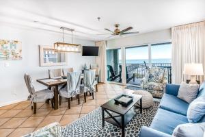 Oceanfront condo with pool access washer&dryer central AC and ocean view