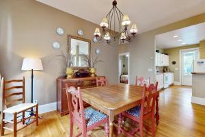 Coastal haven near the beach off scenic 30A with two pools & porch- dog-friendly