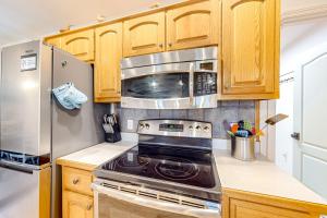 Beautiful dog-friendly home with screened porch & pool access in great location