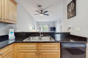 Pool-view condo with private balcony washer and dryer Wifi