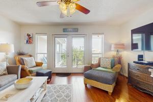 Fourth-floor Caribbean corner condo with ocean views pool & hot tub