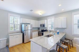 Dog-friendly home with hot tub - beach access one mile away