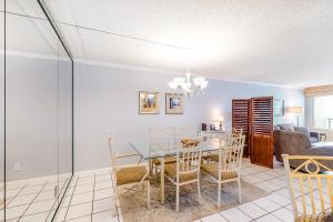 Great beachfront condo pool & tennis courts - quick drive to dining