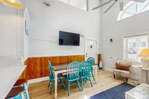 Dog-friendly Condo with a Shared Pool Great Beach Vibes & Stunning Views