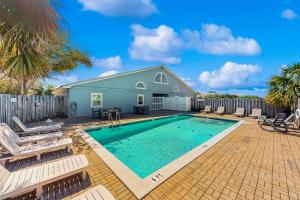 Dog-friendly Condo with a Shared Pool Great Beach Vibes & Stunning Views