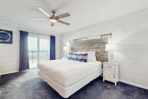 Beachfront condo with pool & tennis courts - quick drive to dining