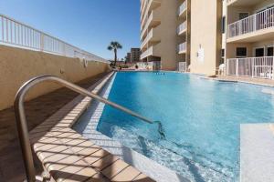 Relaxing Gulf-front condo with shared pool balcony & fitness room