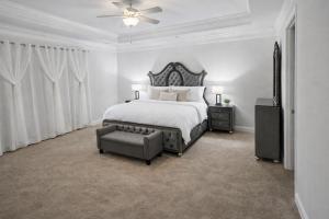 Near Raleigh with 6-Beds huge Home Sleeps 12