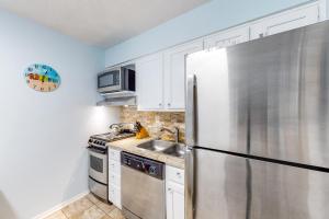 Snowbird-friendly oceanfront condo with ocean view central AC & beach service