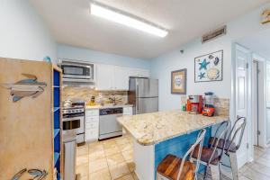 Snowbird-friendly oceanfront condo with ocean view central AC & beach service