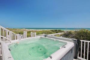 Dog-friendly beachfront gem - community pool tennis washer&dryer central AC