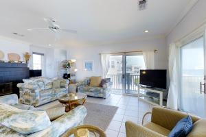 Dog-friendly beachfront gem - community pool tennis washer&dryer central AC