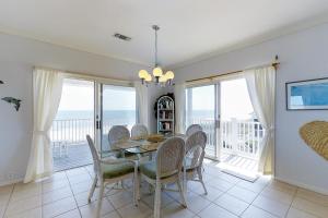 Dog-friendly beachfront gem - community pool tennis washer&dryer central AC