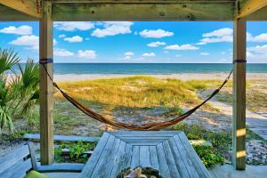 Dog-friendly with Gulf view pool balcony deck fireplace central AC & W&D