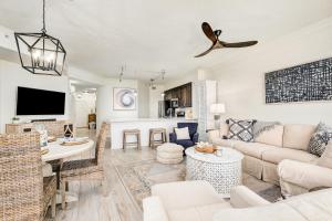 Chic first-floor condo with Gulf & pool view & pickleball - steps to beach