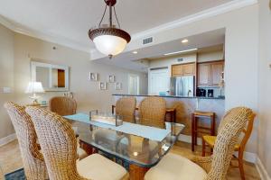 5th Floor Gulf Front Condo Shared Amenities Nearby Shopping & Dining