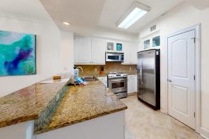 Gorgeous condo with beach access a pool hot tub central AC & washer&dryer