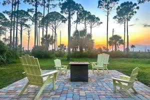 Gorgeous coastal home with gorgeous sunsets outdoor space w grill