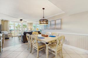 Gorgeous beach view condo Shared pool and Beach access