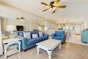 Gorgeous beach view condo Shared pool and Beach access