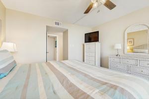 Gorgeous beach view condo Shared pool and Beach access