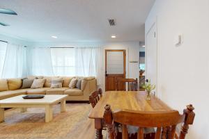 Cozy waterfront cottage pet friendly with AC deck and shared dock