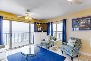 Wonderful Gulf-front condo with pool corner balcony central AC & beach access