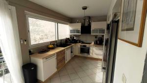 à moins de 100 m de la plage à pied