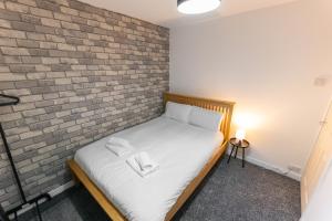 Charming 2 bedroom Spacious Home with big backyard