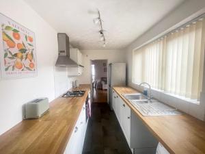 3 Bed plus Sofa sleeps 6 central