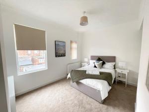 3 Bed plus Sofa sleeps 6 central