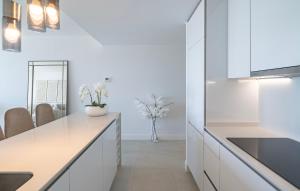 Modern 2 Bedroom Apartment with Panoramic Sea Views