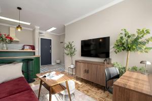 Elegant Green Apartment Jabłońskiego in Rzeszów with Air Conditioning by Noclegi Renters