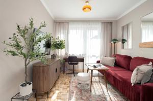 Elegant Green Apartment Jabłońskiego in Rzeszów with Air Conditioning by Noclegi Renters
