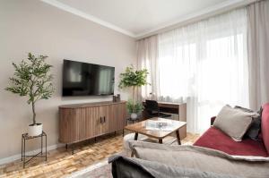 Elegant Green Apartment Jabłońskiego in Rzeszów with Air Conditioning by Noclegi Renters