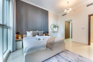 Sophisticated 1BR, Walk to Dubai Mall & Fountain - Dunya Tower, Downtown Dubai by Deluxe Holiday Homes