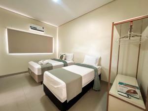 Casa 04 - Casa com 2 quartos, sendo uma suíte localizada próximo a rodoviária e o aeroporto