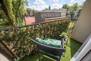Functional Studio with Balcony in Warsaw Old Town by Noclegi Renters