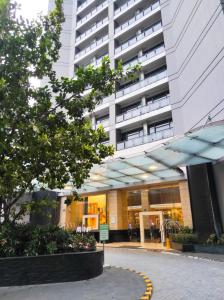 1-BR Promo! Stay in Makati - Condo with Pool, Fast WiFi, Gym, Balcony